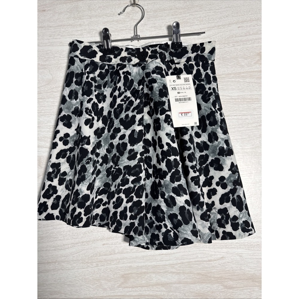 Zara Sz XS Black White Leopard Print Short Skort Skirt EUC